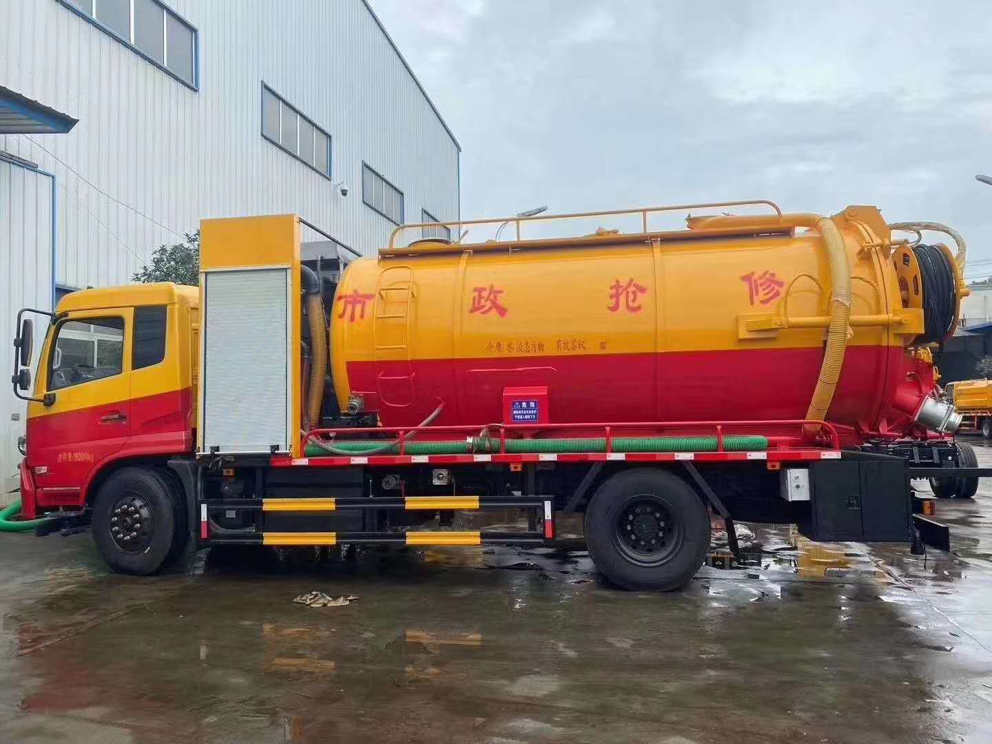 天錦210馬力清洗吸污車 通潔250流量高壓泵的強(qiáng)勁動(dòng)力與高效清潔